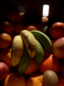 bananas_fruit_box Fruit box with banans on top